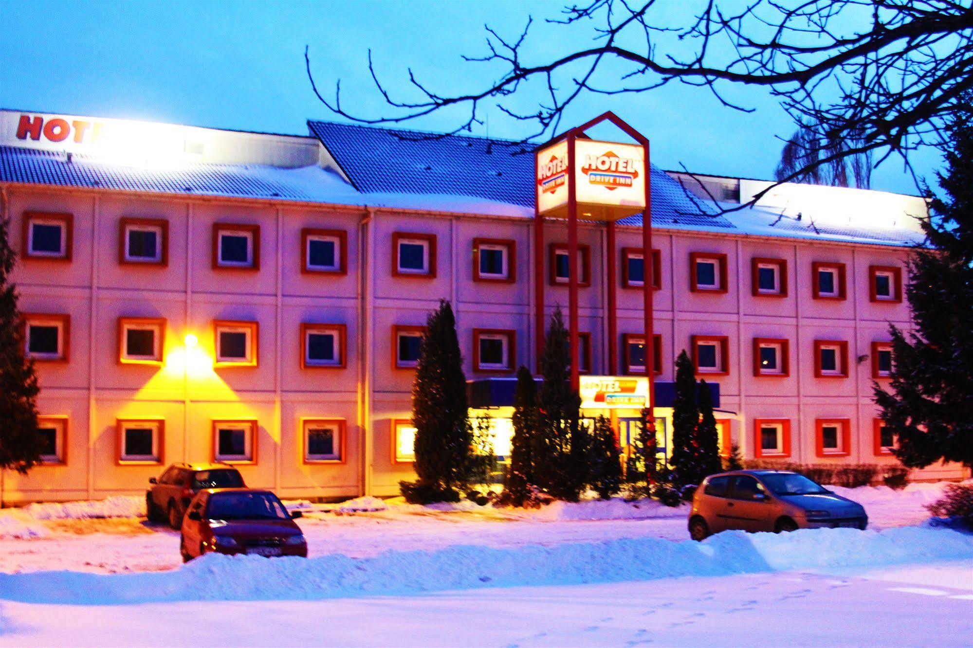 Drive Inn Hotel Тёрёкбалинт Экстерьер фото